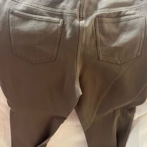 Chico’s. Women’s Stylish Gray Dress Pants. So slimming. 1 Short (USsize 8) 26”